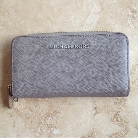 Michael Kors Handbags - Michael Kors Wallet